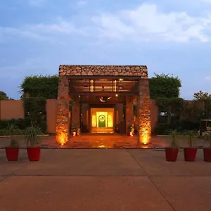 seasons-tarudhan-valley-golf-resort.top-gurgaonhotels.com/